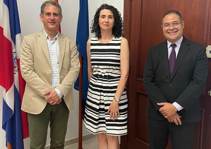 En la foto Raúl Millán Labarta, Marta Ors Arranz y José René Frías.