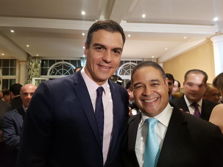 Pedro Sánchez y José René Frías