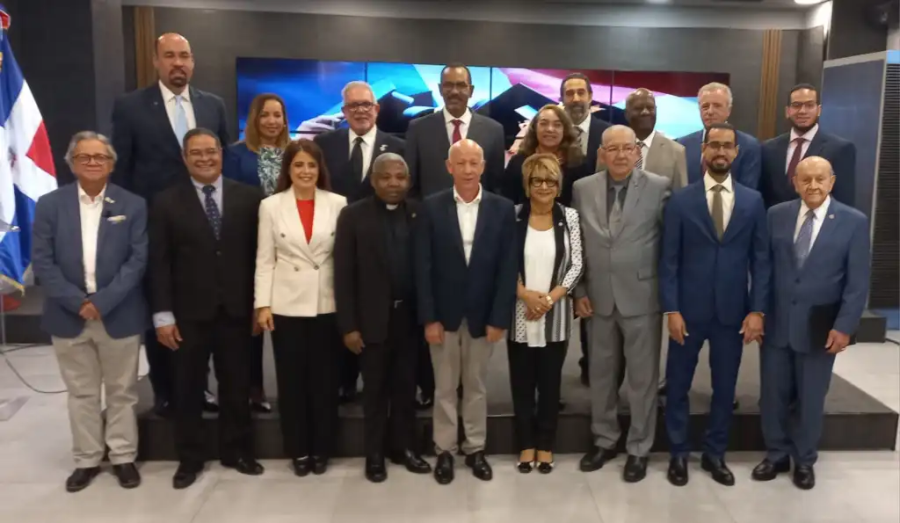 Representantes de las Instituciones de Educación Superior de la República Dominicana, quienes llamaron a la población a votar este 19 de mayo.